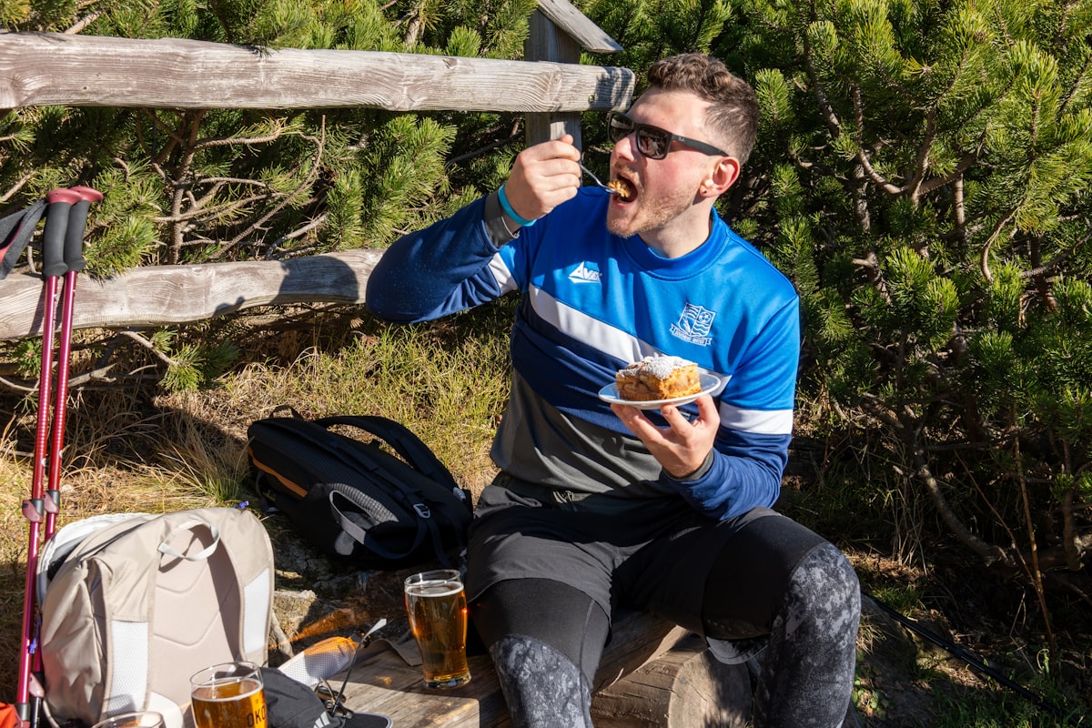 Nutricionista deportivo asesorando a atleta